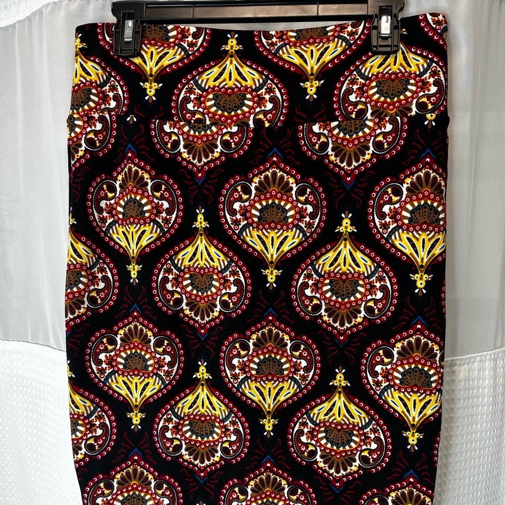 Lularoe skirt med black with yellow and red